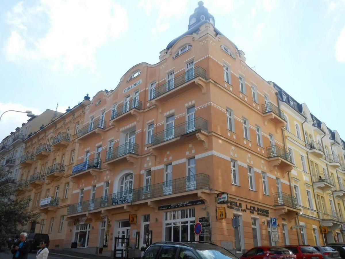 2 balconies above colonnade apartment Mariánské Lázně Esterno foto